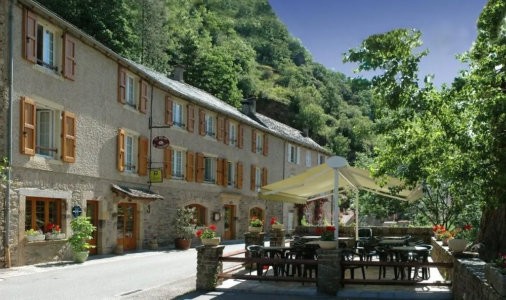 Hotel Restaurant Le Relays Du Chasteau - Logis Hotel Brousse-le-Chateau